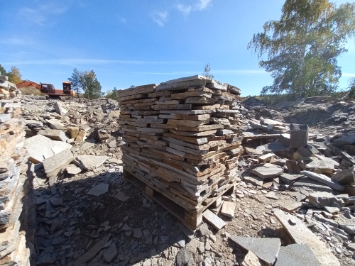 Плитняк златолит серебристый для мощения на бетон купить в Видном