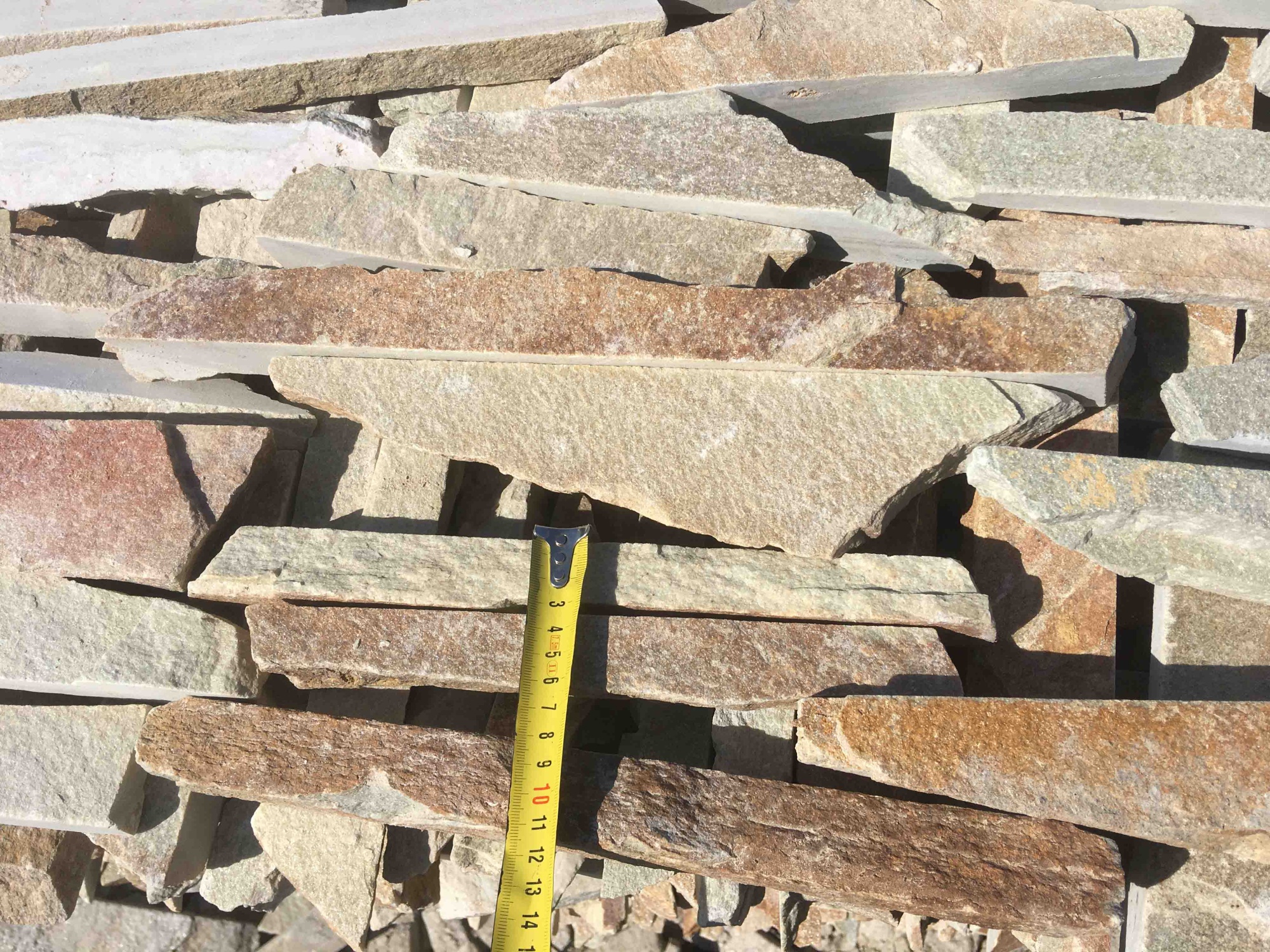 Горбушка златолит золотистый для облицовки купить в Видном