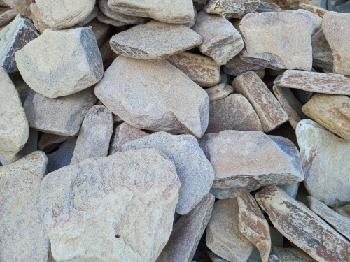 Златолит жёлтый, жёлто-зелёный глыбки и валуны для ланшафтного дизайна купить в Видном