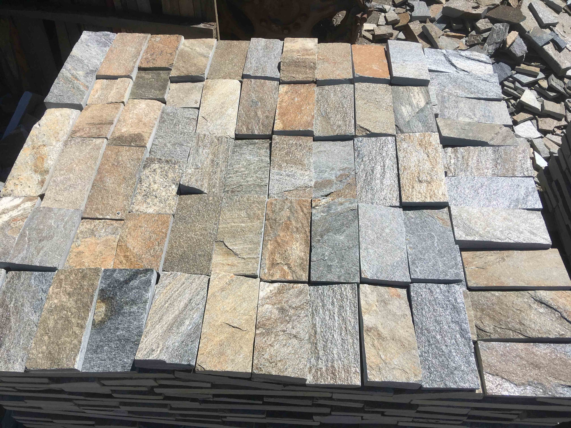 Плитка пилёная златолит Уральский для фасада купить в Видном