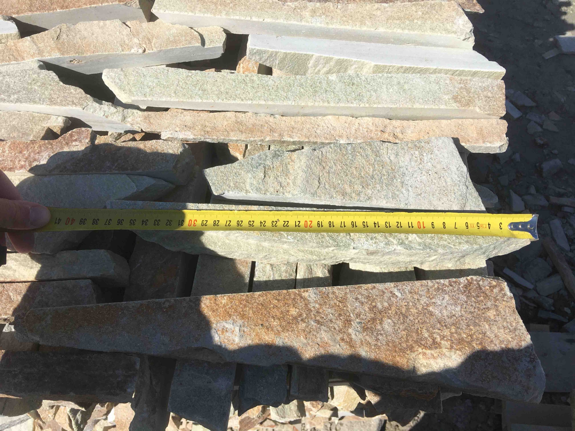 Горбушка златолит золотистый для облицовки купить в Видном