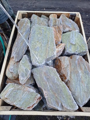 Златолит жёлтый, жёлто-зелёный глыбки и валуны для ланшафтного дизайна купить в Видном