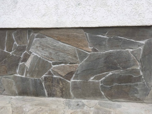 Плитняк златолит Уральский для цоколя, отмостки купить в Видном