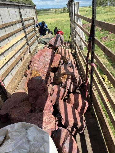 Ландшафтные глыбы красно-фиолетовые 200-1000 килограмм купить в Видном