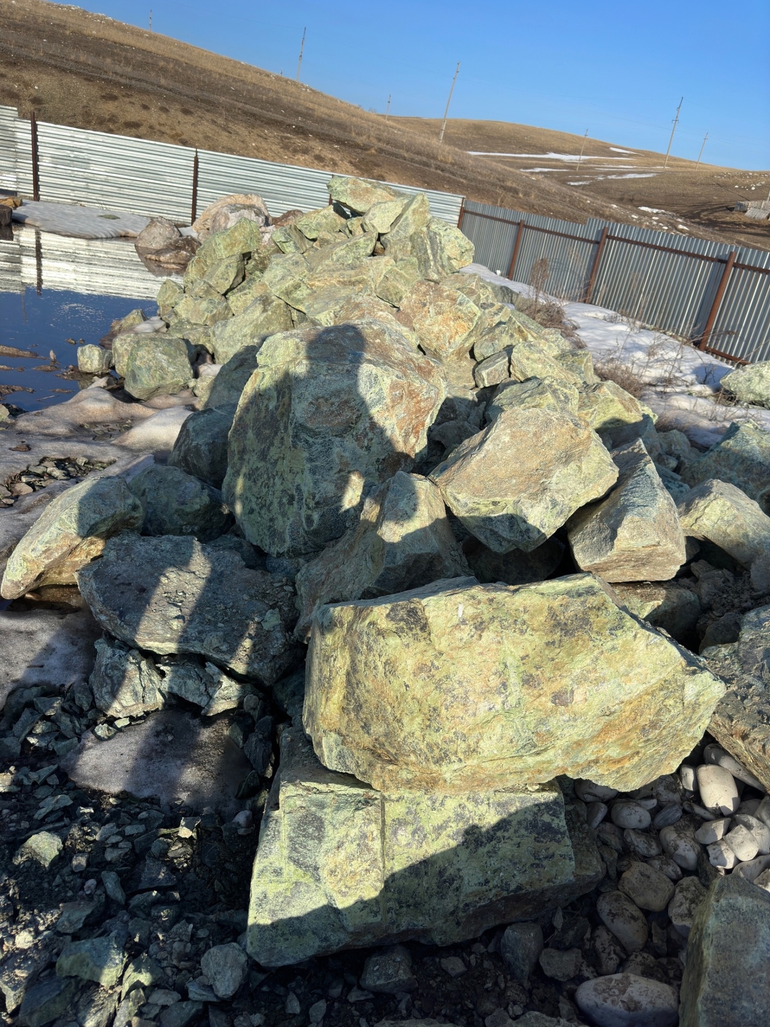 Камни для ландшафтного дизайна зелёные 10-60 килограмм купить в Видном