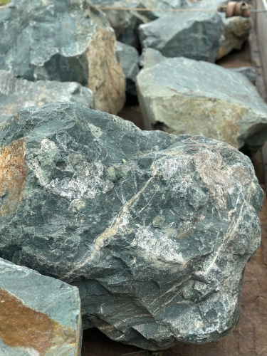 Камни для ландшафтного дизайна зелёные 10-60 килограмм купить в Видном