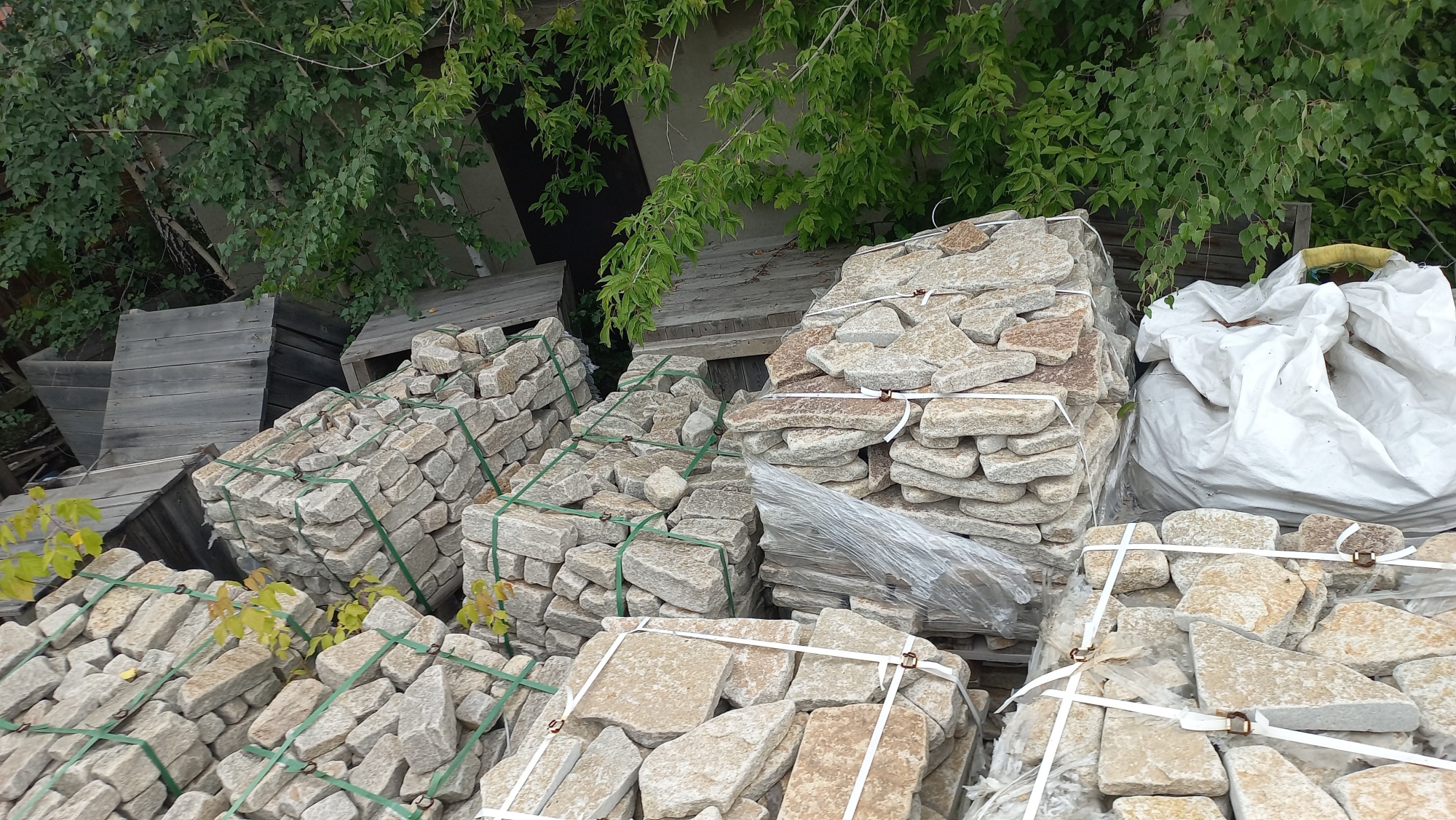 Плитняк гранитный галтованный купить в Видном