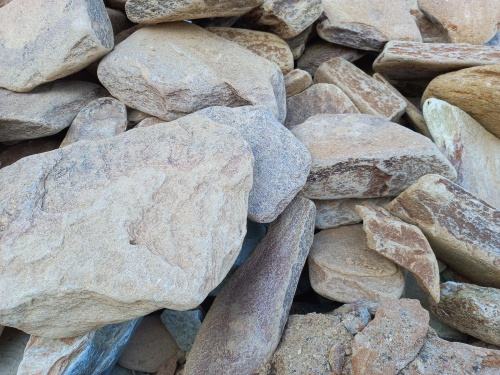 Златолит жёлтый, жёлто-зелёный глыбки и валуны для ланшафтного дизайна купить в Видном