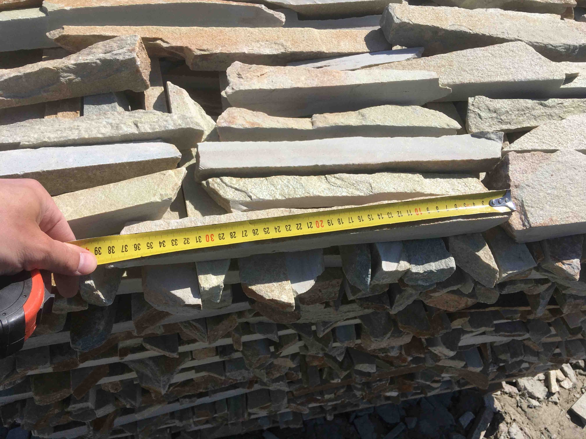 Горбушка златолит золотистый для облицовки купить в Видном