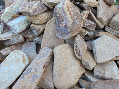 Златолит жёлтый, жёлто-зелёный глыбки и валуны для ланшафтного дизайна купить в Видном