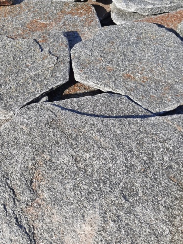 Златолит серебристый галтованный для лестниц купить в Видном