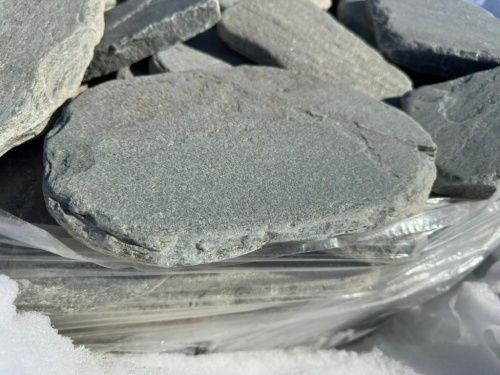 Плитняк златолит зелёный галтованный для мощения на бетон купить в Видном