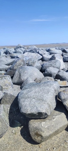 ландшафтные валуны серые