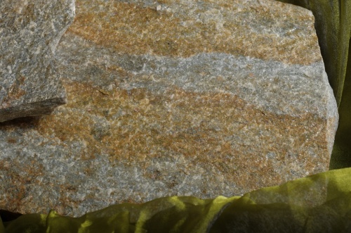 златолит уральский для мощения